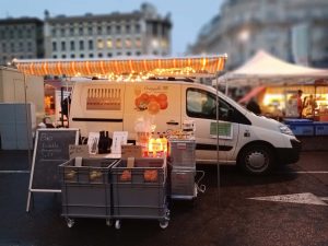 Bild: Orangellostand am Naschmarkt